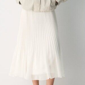 NWT Aritzia Wilfred Twirl Pleated Skirt // Light birch (white)